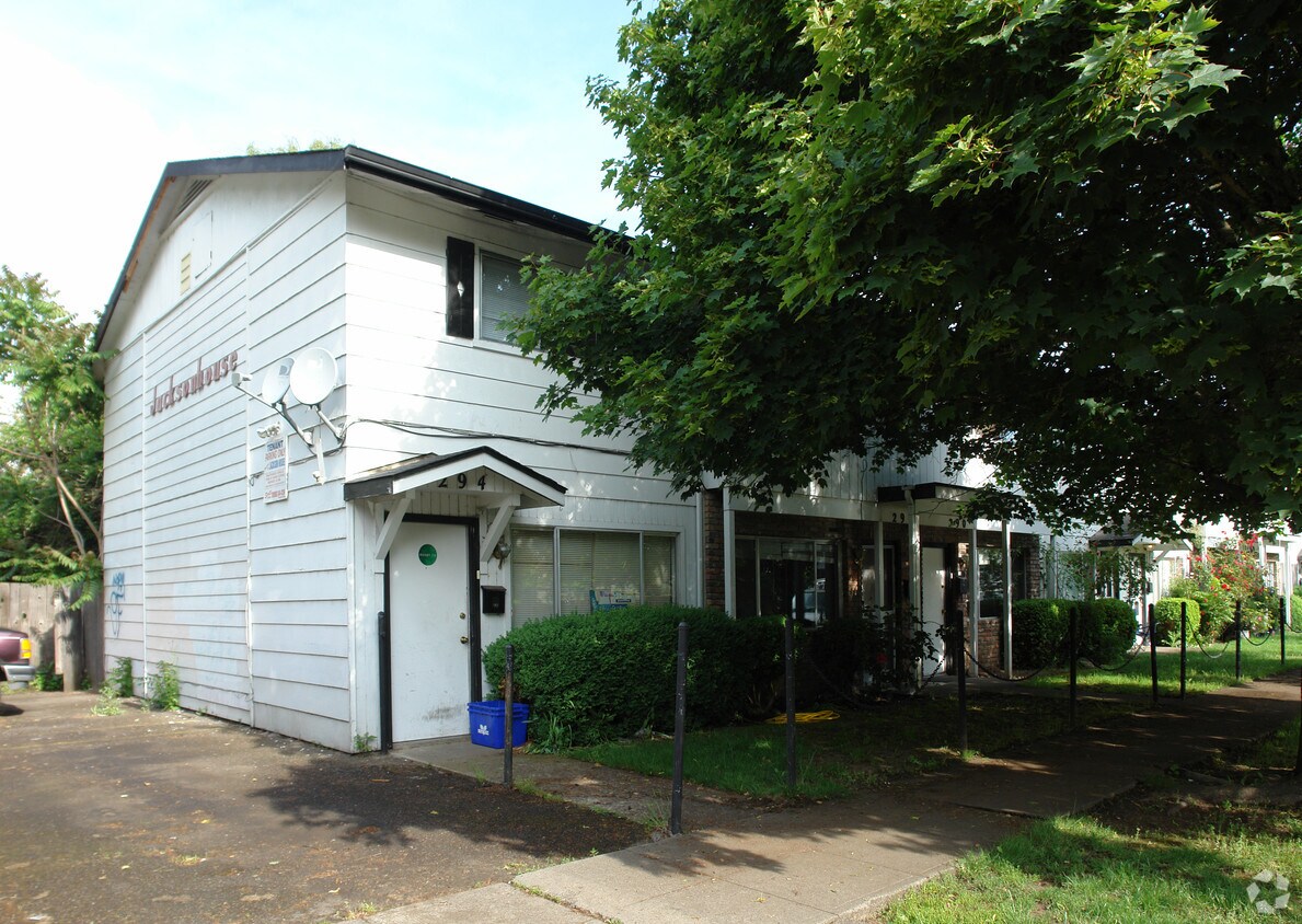 Primary Photo - Jacksonhouse Apartments