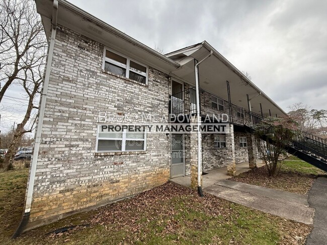 Building Photo - 3216 Garden Dr