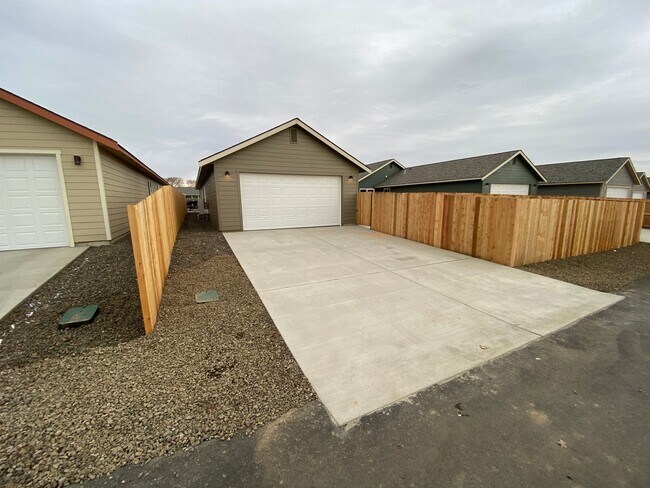 Foto del edificio - Newer Home for Lease! 3br 3ba