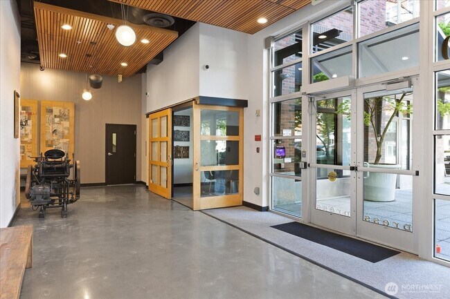 Building Photo - 1610 Belmont Ave