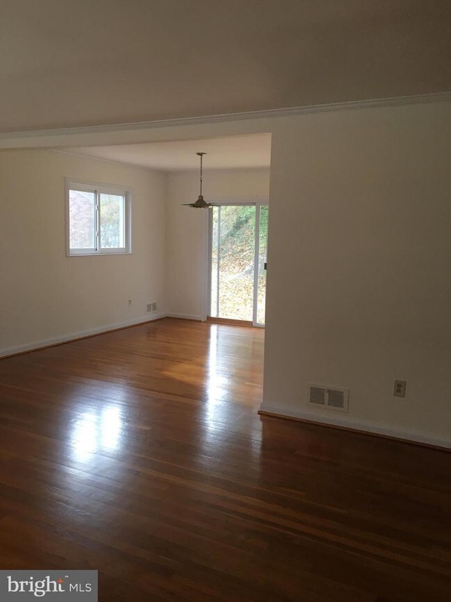 Foto del edificio - 7704 Cayuga Ave