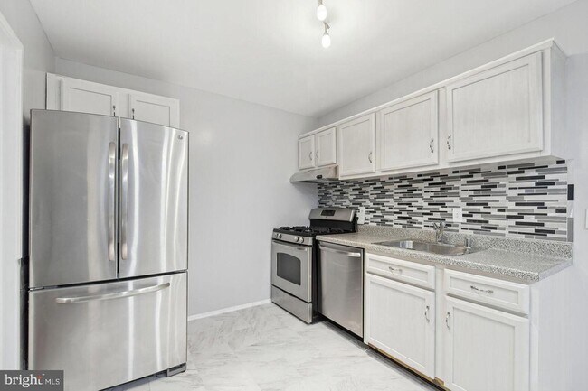 Foto del edificio - 1635 Parkcrest Cir