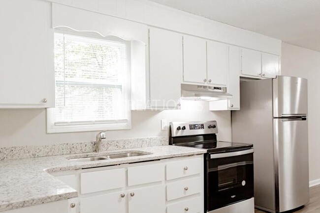 Foto del edificio - SIGN LEASE BY 2/28 AND GET $250 OFF FIRST ...