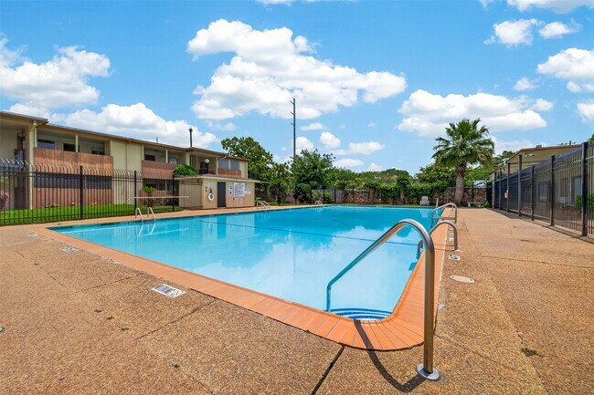 Building Photo - 7714 Renwick Dr