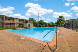 Building Photo - 7714 Renwick Dr