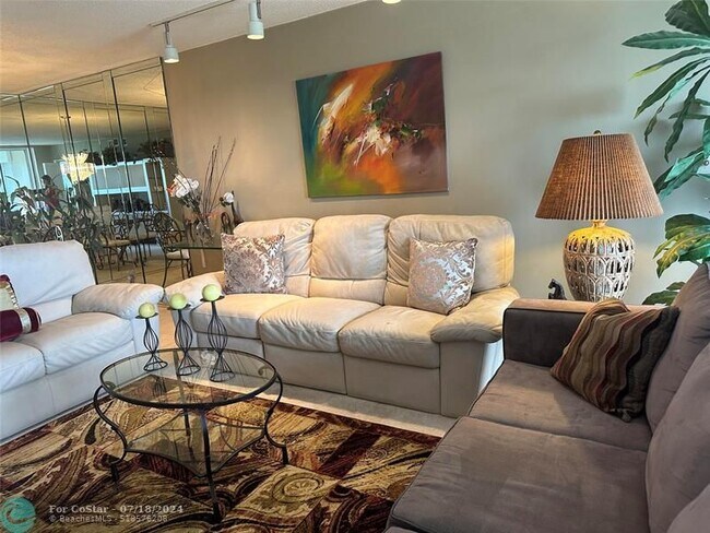 Foto del edificio - 605 Oaks Dr
