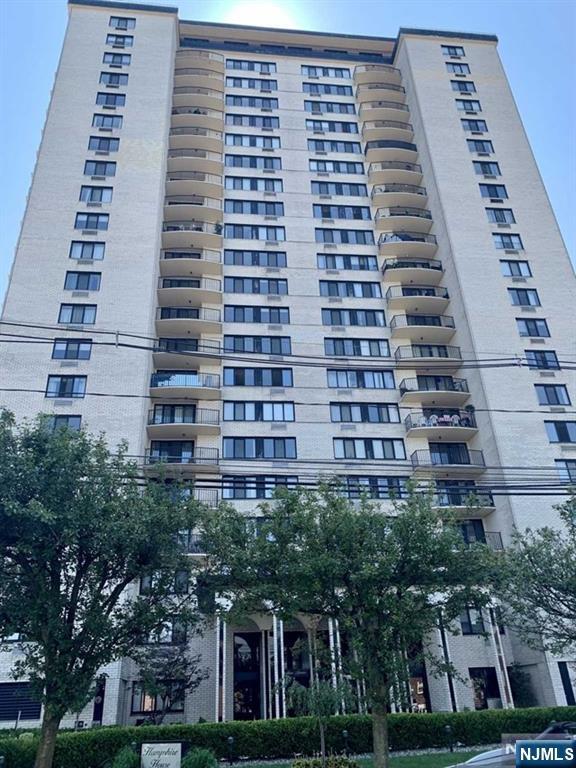Building Photo - 1590 Anderson Ave