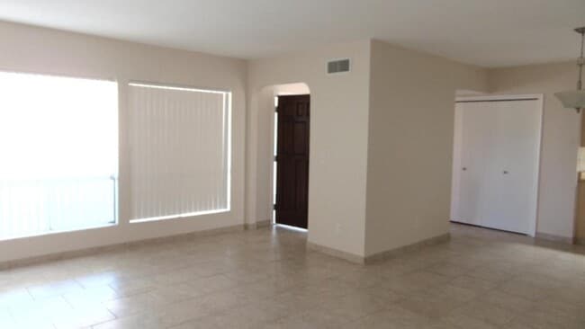 Foto del edificio - 428 N Calle Del Diablo