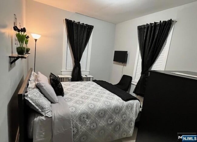 Building Photo - 42 Harding Terrace