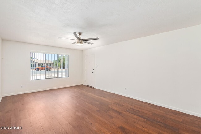 Building Photo - 108 W Balboa Dr