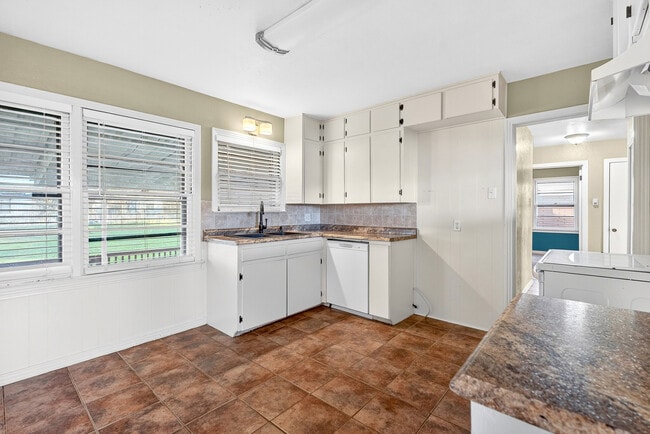 Foto del edificio - 1801 S 47th St