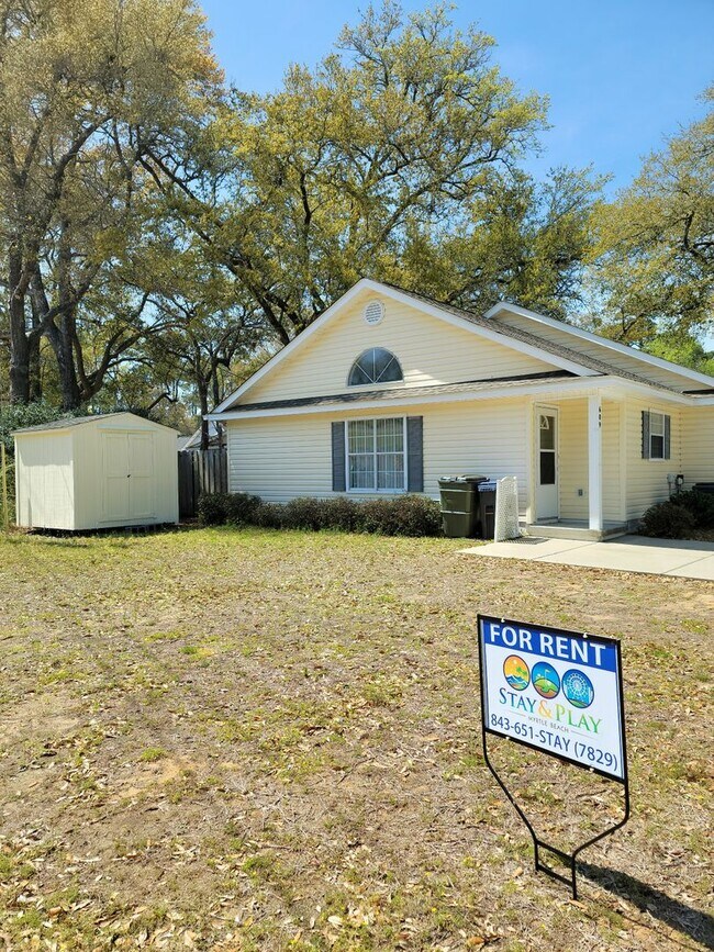 Foto del edificio - Beachside Living in Surfside – 3BR/2BA Cor...