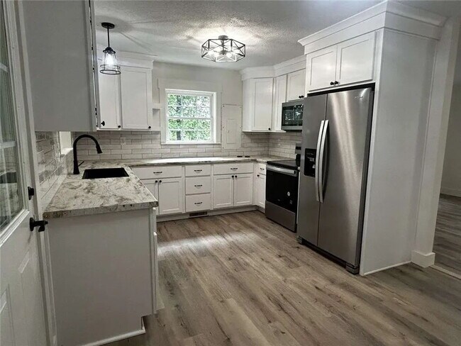 Building Photo - Remodeled 3 Bedroom Home in Walhalla