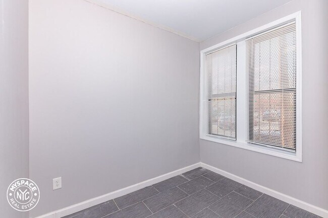 Building Photo - 15 Van Siclen Ave
