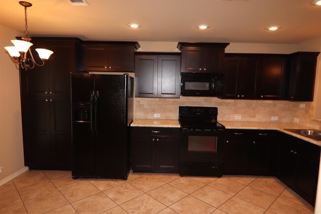 Building Photo - 6677 Westwood Village Dr