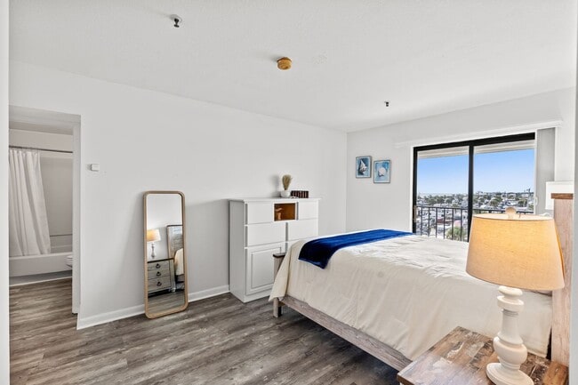 Building Photo - $2,000/month – Snowbird Rental, Oceanfront 2BR/2BA in Myrtle Beach Resort