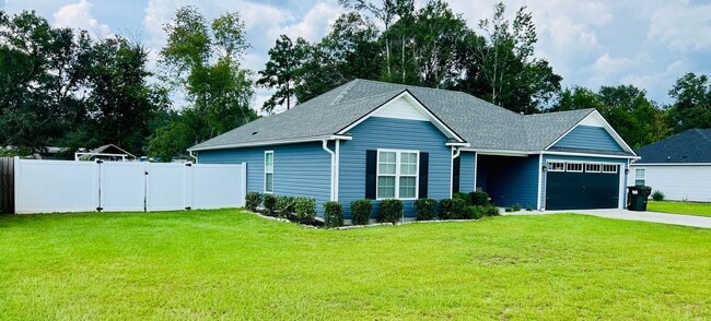 Building Photo - $500 Move-in Discount! Modern 4-Bedroom Ho...