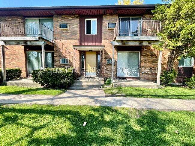 Building Photo - 2135 Cambridge Dr