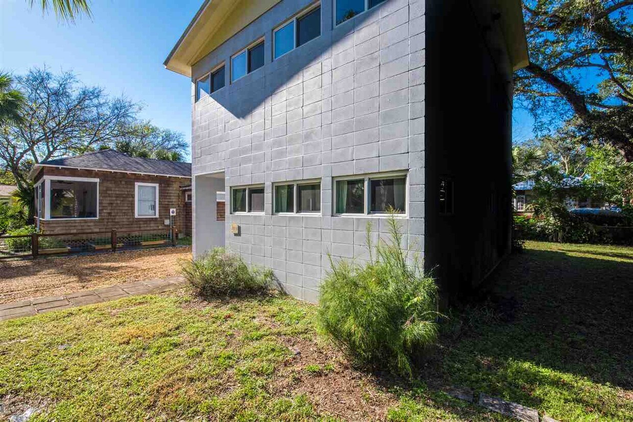 Foto principal - 28 1/2 Magnolia Dr