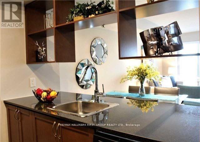 Photo du bâtiment - 125 Village Green Square