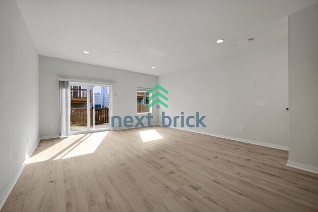 Foto del edificio - 3 Bed and 3 Bath Single Family Home is Available for Rent!