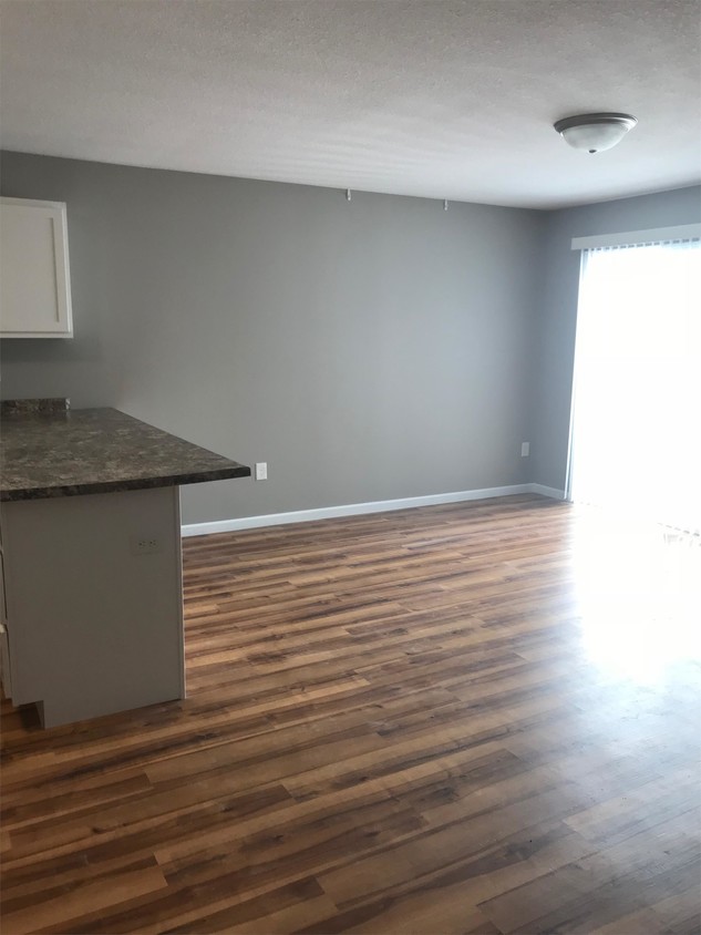 Foto principal - 401 Tower Rd S