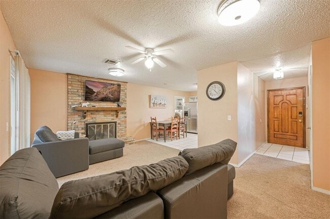 Foto del edificio - 1621 Kavel Dr