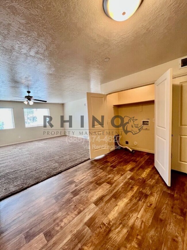 Foto del edificio - 6941 Village River Ln