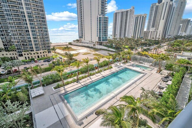 Foto del edificio - 17550 Collins Ave