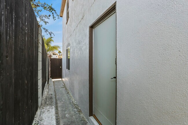 Entrada privada - 610 E Fairview Blvd