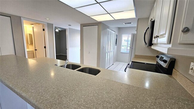Foto del edificio - 6800 Placida Rd