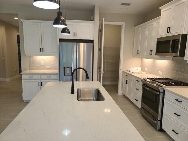 Building Photo - 240 Corsano Dr