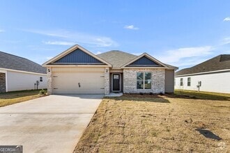 Building Photo - 135 Hughes Dr