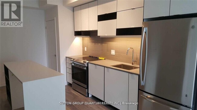 Photo du bâtiment - 4065 Confederation Pkwy