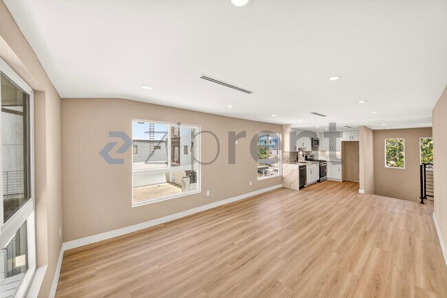 Building Photo - Unit 225