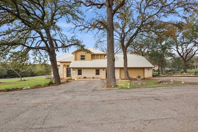 Building Photo - 4 Concord Cir