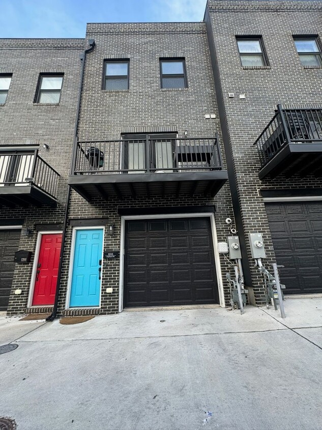 Foto principal - Modern 3Bed/3Bath Townhome in Federal Hil