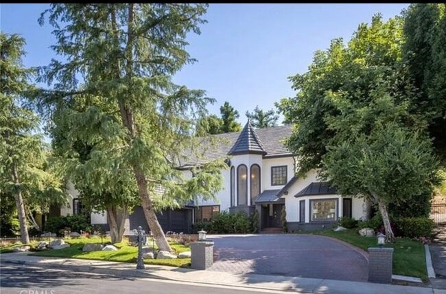 Building Photo - 4637 Westchester Dr