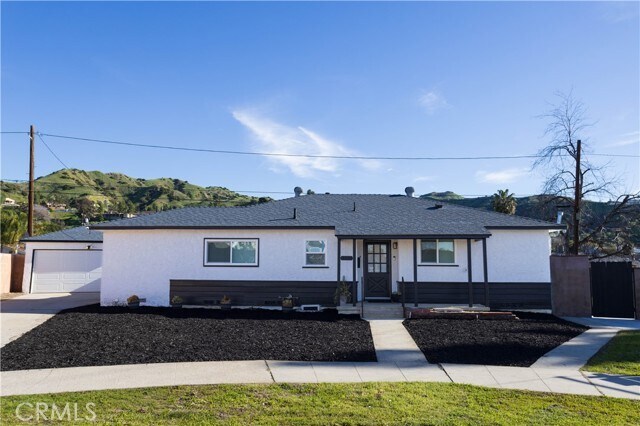 Foto del edificio - 8330 Glenoaks Blvd