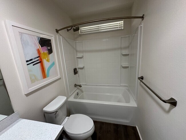 Foto del edificio - Introducing a beautiful 4-bedroom, 2.5-bat...