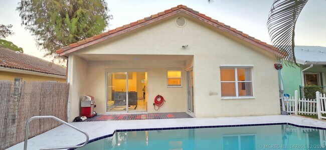 Foto del edificio - 661 Lake Wellington Dr