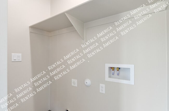 Building Photo - 820 E 35th St