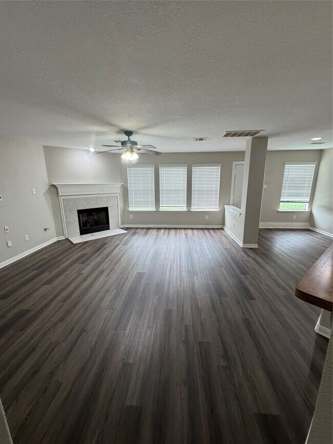 Foto del edificio - 3219 Watercliff Ct