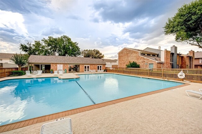 Foto del edificio - 5976 Woodway Place Ct