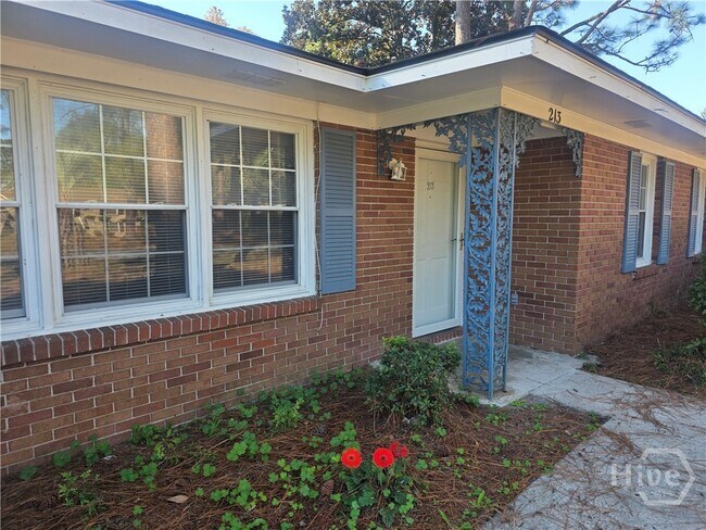 Foto del edificio - 213 Westwood Dr