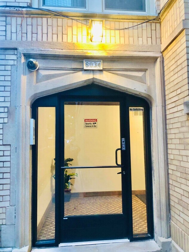 Foto principal - 6034 N Fairfield Ave