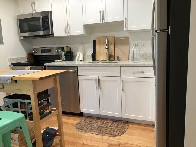 Foto del edificio - AWESOME 2 BED IN ALLSTON!!!! NO PETS!!!!