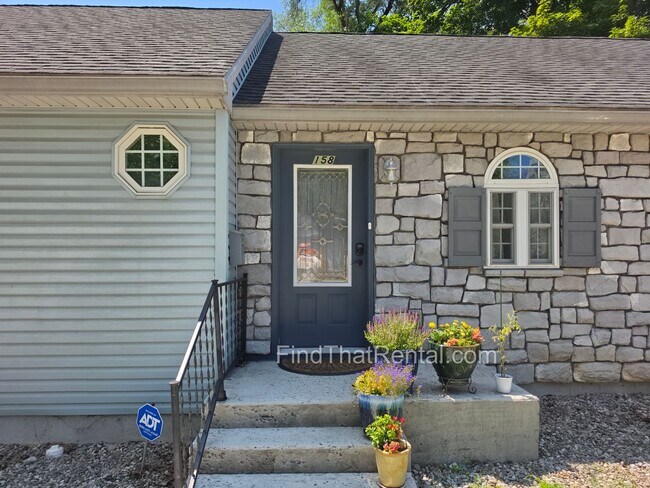Foto del edificio - Coming Soon ~August 16, 2026 -- pet friendly ranch with dishwasher, garage, basement, storage, ya...