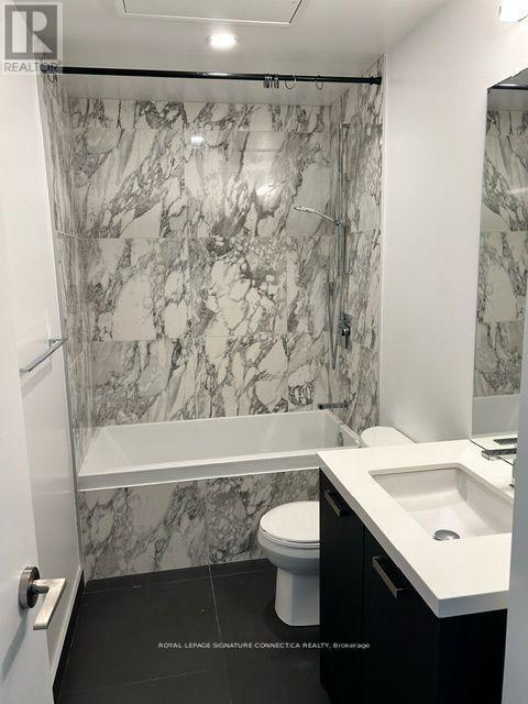 Photo du bâtiment - 458 Richmond St W