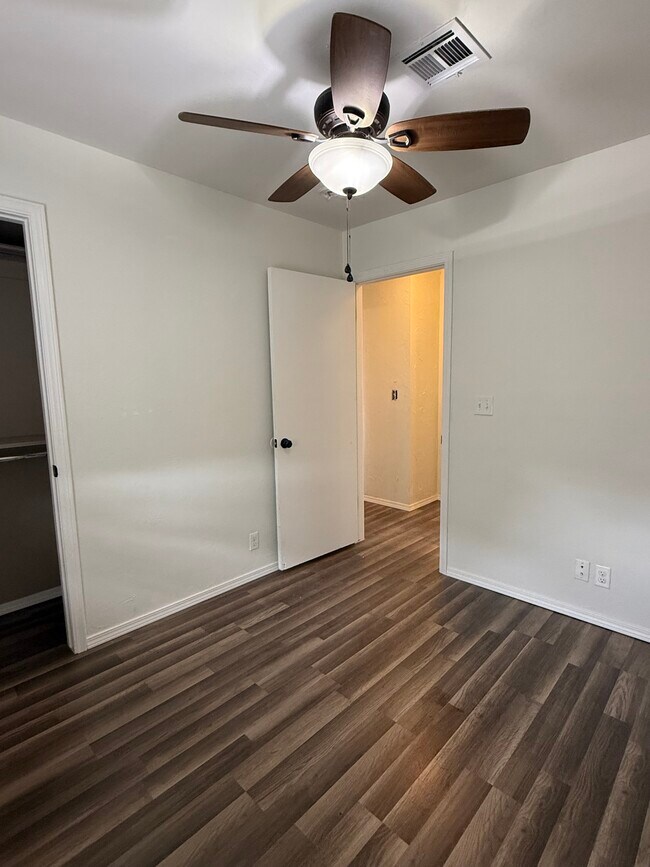 Foto del edificio - 613 S Meadow Ln